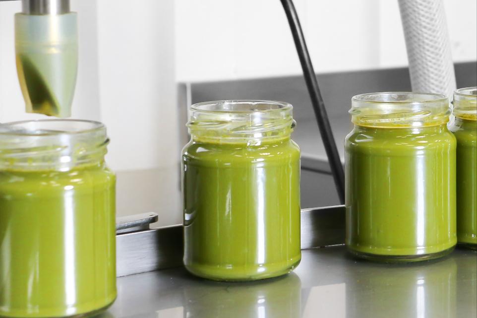 Machine de remplissage Fillogy Creamy pour la mise en pots de produits crémeux et pâteux avec morceaux jusqu'à 2 mm